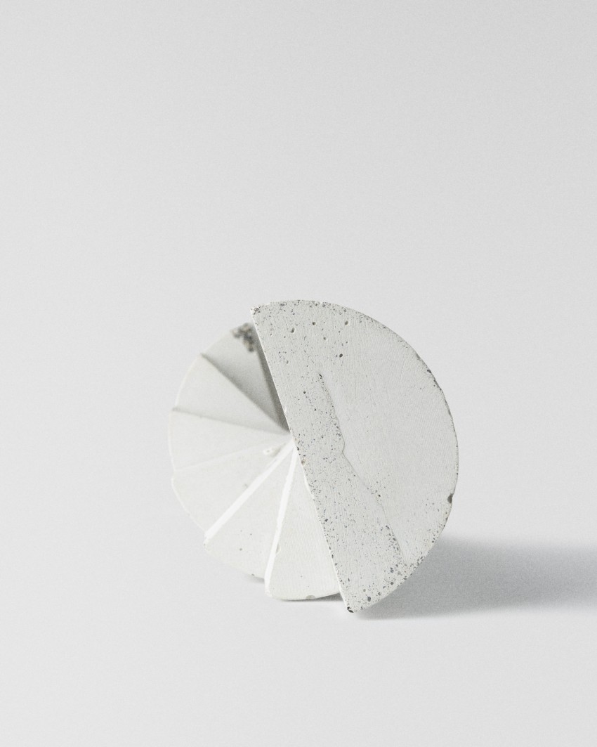 Trofeo On Squad Race World Series 2026 in cemento con gomma riciclata, forma modulare impilata