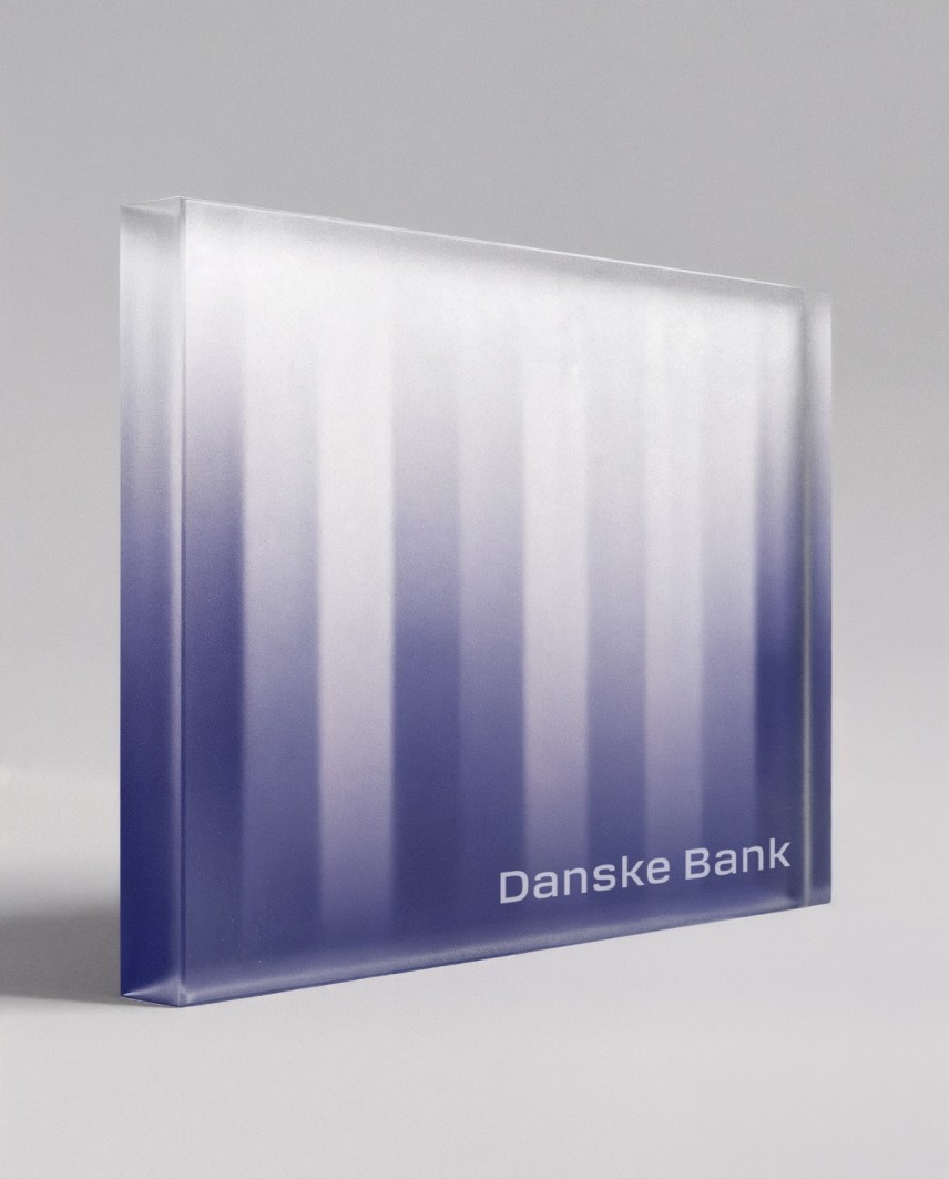 Trofeo su misura financial tombstone in plexiglass traslucido sfumato