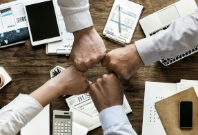 Come utilizzare un trofeo di vendita per rafforzare la motivazione alla vendita