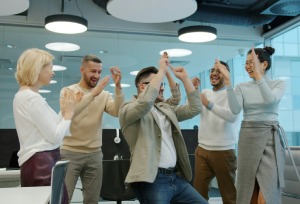 Frasi di apprezzamento per i dipendenti: come usarle strategicamente sul lavoro