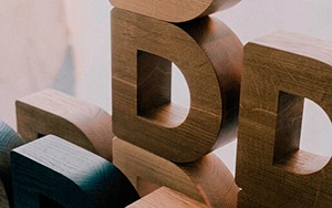 Il trofeo del Danish Design Award: dalla finitura dorata alla quercia e al frassino danesi